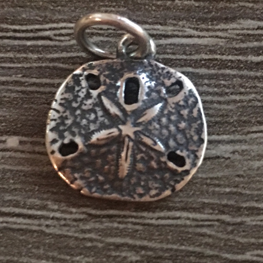 James avery sand dollar charm